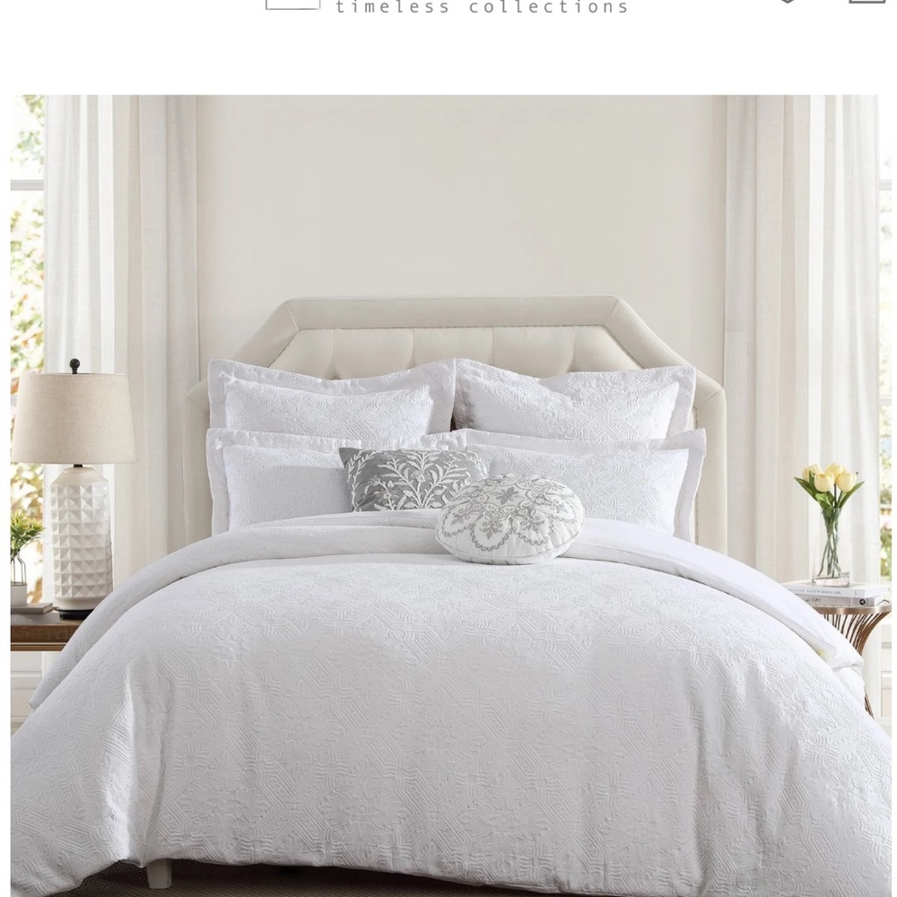 Navy Blue, Waflle quilt Set. I have a duvet set size QUEEN & KING... - Picture 4 of 8